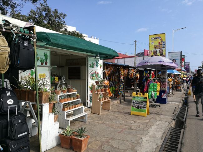 再びOxford St.に戻って散策。