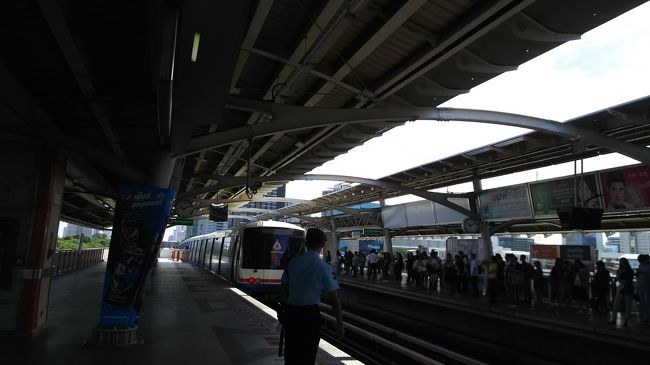 電車そのものは日本の物と殆ど違いはない。日本製かも。