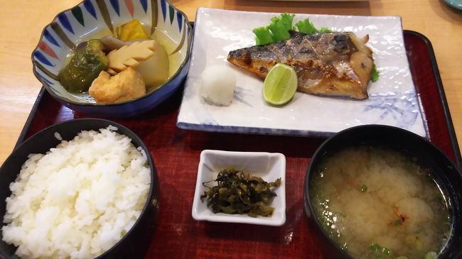 「日替り定食」が売り切れと知りガッカリ。気を取り直して、「鯖定食」を注文。200バーツ。普通に美味しかった。オーナーは日本人だ。