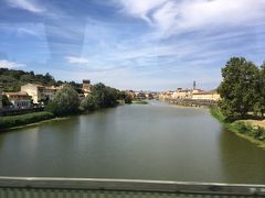 ４＜アルノ川＞
約３時間でフィレンツェに到着。
アルノ川を渡り、「ミケランジェロ広場」まであとわずか。
