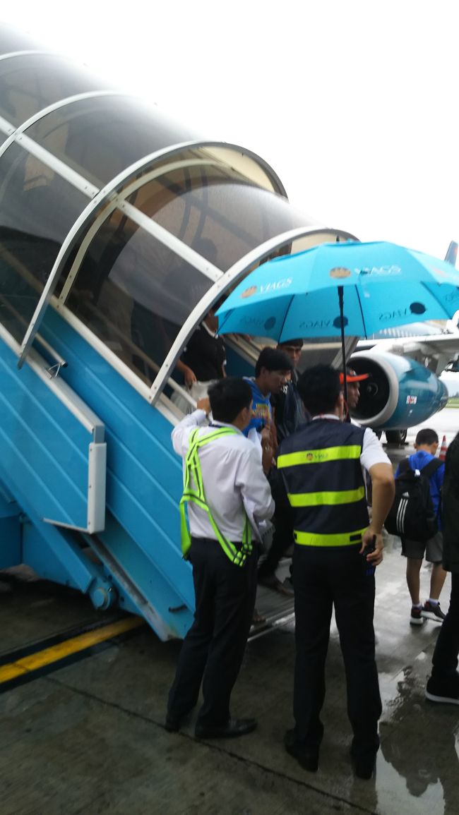 ハノイに無事、到着。しかし、小雨模様か。