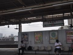 　西浦和駅はホームがない線路で通過します。