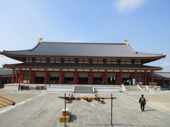 薬師寺で最も大きい建造物の大講堂を正面から。