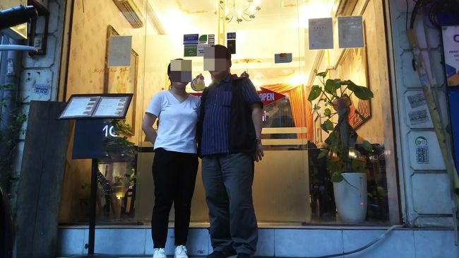 店のかんばん娘と記念写真。もう、4年くらい通っている。(^-^)