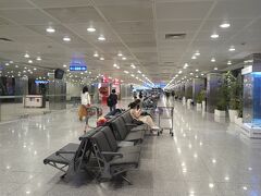 イスタンブール・アタチュルク空港には3:50ごろ到着しました。

