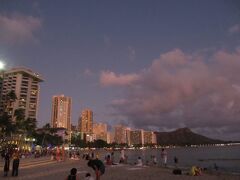 ダイヤモンドヘッド側はこんな感じ。
あのツインタワーはハイアットリージェンシーだな。
30年前に泊まったなぁ。
あの頃は本当にバブリーだった。（しみじみ）