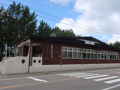 JR十二湖駅
スーツケースを預けようと思ったら
小銭が無くて、両替をお願いしたら
駅の真ん前で荷物預かりしてくれる。
そこの方が安い。と教えてもらいました。