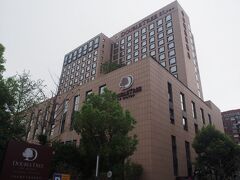 ヒルトンガーデンイン上海虹橋からはDIDIに乗って次のホテルへと移動笑

本日宿泊するのは「ダブルツリーヒルトン南翔」です。
先ほどまでいたヒルトンガーデンイン上海虹橋からは車で40分ほどで到着。
早速荷物を預けに行きます。