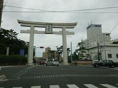 大洗磯前神社の大鳥居を通過します。