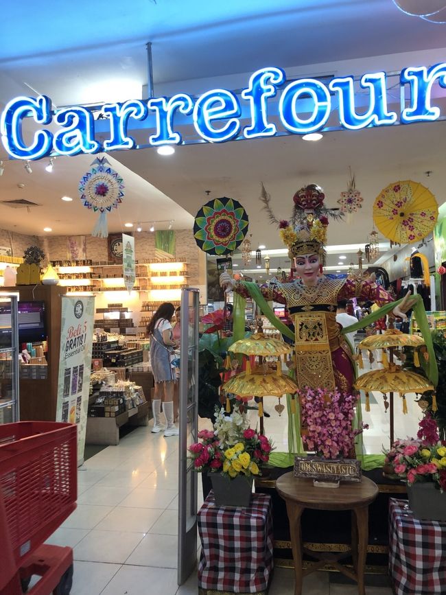 途中カルフールへ。<br />