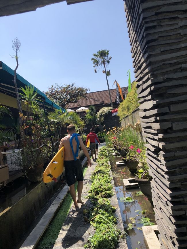 チェックアウトして次の宿泊地チャンディダサへ（車で１時間半。カーチャーター往復1万円）