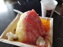 ロイヤルハワイアンセンター前のアイランドヴィンテージシェイブアイスをお部屋で食べました。