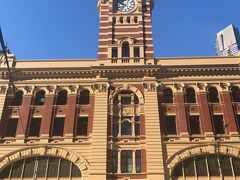 ちょっと移動して、Flinders Street railway stationに。
