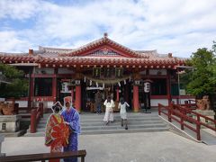 波上宮は沖縄の総鎮守の神社。
まずは参拝し、旅の安全を祈願。