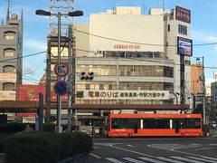 路面電車で道後温泉に向かいます