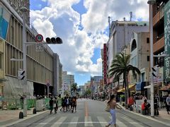 2019年9月1日，ハレクラニ沖縄からの帰路，泡盛を買いに国際通りに寄り道。毎週日曜日の12時から18時まで、トランジットモール（歩行者天国）が実施されています。

あっという間の1泊2日の沖縄旅行でした。

了