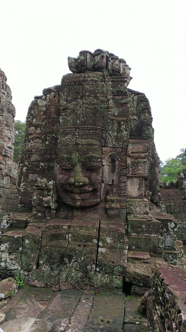 この顔には驚かされました。<br />どこを向いても顔<br />あちこちで遠近法でキスしているように見せる写真を撮ってました。<br />おばちゃんも1枚記念に( ;∀;)