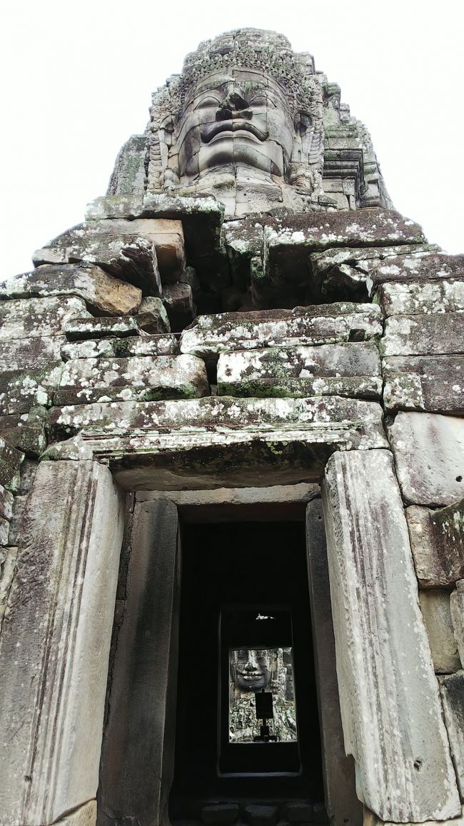 四方を向いて監視しているようです。<br />圧巻です！