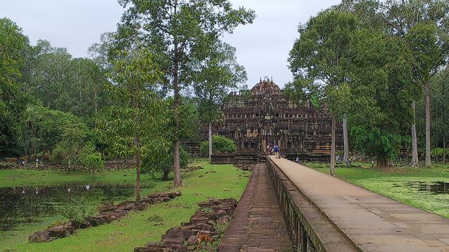 パプーオン<br />きれいな形です。ヒンドゥー教の寺院ですが、ここは写真を撮っただけでした。