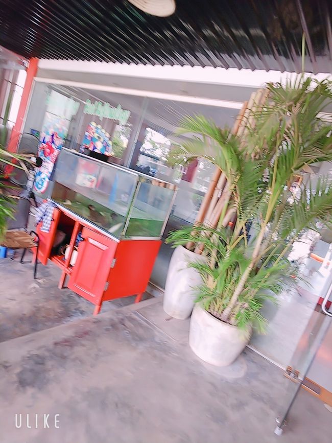 日本人のツアーで使うのかな。<br />もう一組日本人でした。