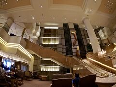 【ヨコハマ グランド インターコンチネンタル ホテル】

ただ最近は、周りにたくさんのいろいろな形をした建物が建ち、目立たなくなっているようです…
