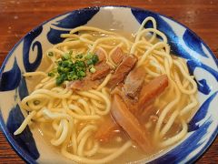 空港到着後、チェックインして、ゆうなパーラーで八重山そば。やさしい味。
時間なくて急いでかっこんだ!