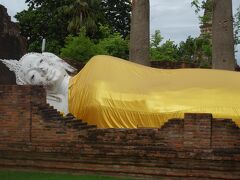 涅槃仏とは、釈迦が入滅する様子を仏像としてあらわしたもの