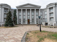 それではウクライナ歴史博物館へ．
ウクライナの歴史を網羅した博物館で，先史時代の出土品からウクライナの独立まで，50万点余りの膨大な数の収蔵品をおさめれているそうです．