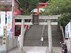 さて徳島街歩きを始めましょう。
コースは、眉山天神社、徳島城公園等、その間に郵便局、そして駅に戻る。
（郵便局は風景印が目的だが・・・このサイトでは人気がないようなので省略）
まずは、眉山の麓、阿波踊り会館の横に鎮座している徳島眉山天神社。