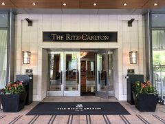 東京・六本木『The Ritz-Carlton』B1F

『ザ・リッツ・カールトン東京』のエントランスの写真。

車寄せスペース側の入り口から入ります。

＜アクセス＞
地下鉄「六本木」駅

http://www.ritz-carlton.jp/