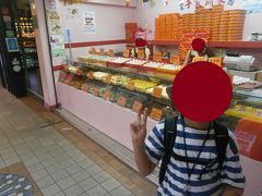  ホテル近くの李製餅家でお土産にパイナップルケーキを購入しました