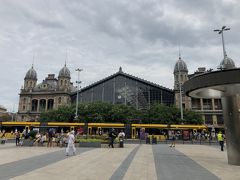 ガラス張りのブダペスト西駅。
東駅とは違ってモダンな雰囲気ですね。