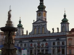 Náměstí Přemysla Otakara II.
プシェミスル・オタカル2世広場

市庁舎
Magistrát města České Budějovice

市庁舎前に何やらステージが作られています。。。