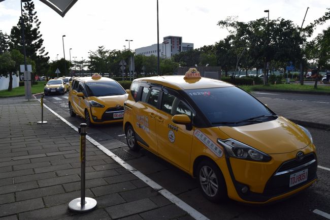 タクシー乗り場へ。<br />一路タクシーでホテルへ向かう。<br />