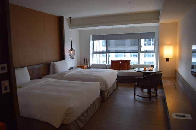 部屋はこんな感じ。<br />広さは十分だし、窓辺にソファがありとても気に入った。