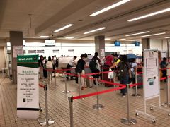 　小松空港国際線カウンター
　エバー航空のチェックイン受付していました。
　実は、11月に小松空港からエバー航空で台湾へ行く予定があります。
　下見です。(笑)