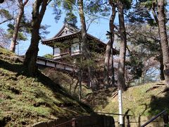 千秋公園
　　　　　　　　
　佐竹氏の居城であった久保田城跡地に整備された，面積16.29haの公園