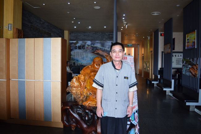 マッサージしてくれたおじさん。<br />私も長男も足のマッサージをお願いした。<br />足湯、マッサージという流れ。<br />結構力は強めだったが気持ちよかった。<br /><br />マッサージ後はまた歩いてホテルへ戻る。<br />歩けない距離ではない。