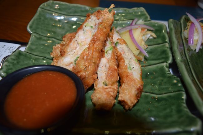 エビ入りの春巻きのようなもの。