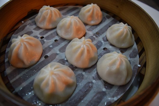 食べたりなかったので適当に店に入り小籠包を食べた。<br />味は普通。見ていると冷凍庫から出して蒸していた。<br />値段の安さに納得。
