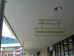 私のカハラモールでの主な目的は、お土産として、こちらの石鹸を買うことでした。

お店の中の写真を撮っていいのかどうか分かりませんでしたので、撮らず終いでしたが、石鹸も色々な種類があって、非常に悩みました。

結局、割とオーソドックスな、ヘチマの輪切りのものにしました。