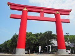 「自凝（おのころ）島神社」
この大きな鳥居が写真に載ってて目を惹いたので来てみました