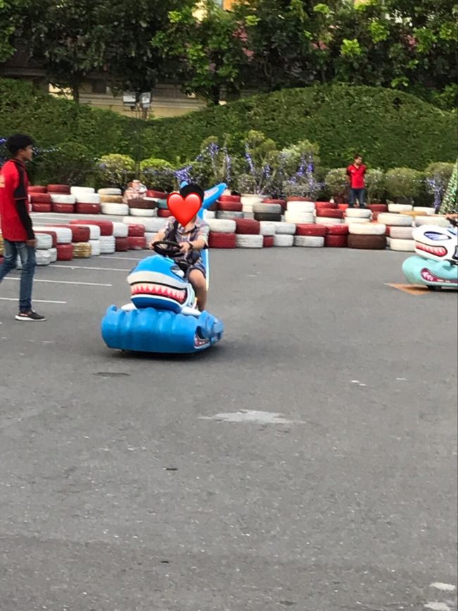 10分も乗って、飽きたそう。<br /><br />一台200バーツ。