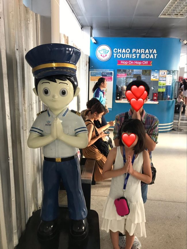 アフタヌーンティーラウンジもいただいて、夕方からはアジアティークへ。<br /><br /><br />船乗り場になんとも言えないお顔をした人がいたのでパチリ。どおいう感情⁇