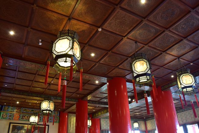 こんなに広いロビーは初めて。<br />人も多かった。