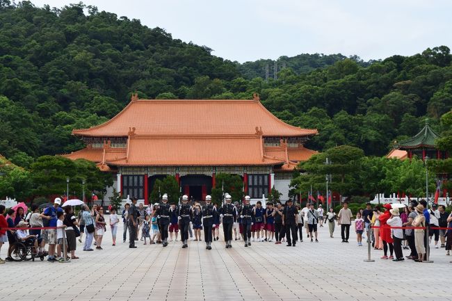 タクシーで何分くらいだろうか。すぐに到着した。<br />歩いてける距離だが子連れだとタクシーが無難。