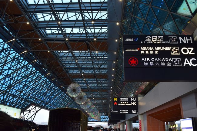 早朝にも関わらず多くの人で賑わっていた。