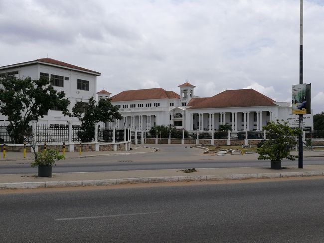 久しぶりに見る（ゴメンナサイ。。。）綺麗な建物に写真をパチパチ撮る。