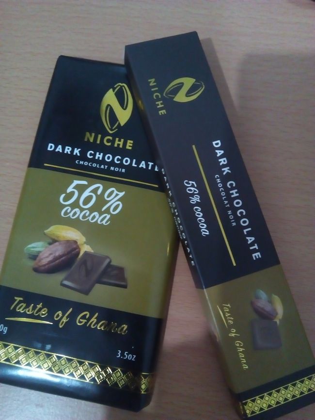 今日もまたスーパーに立ち寄ってお買い物。<br />ガーナ産のチョコレートを見つけたので即買い。<br />右側は昨日買ったもので、左側は今日買ったもの。昨日買ったものを忘れてまた同じものを買うというボケっぷり・・・。老化現象なのでしょうか・・・。<br />他にいろいろカカオの含有量が違うミルクチョコレートなどあるのです。それが欲しかった…。