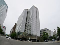 【センチュリーロイヤルホテル】

JR札幌駅から旧北海道庁の赤煉瓦ビルに向かって、ワンブロック先にある老舗のホテルです。